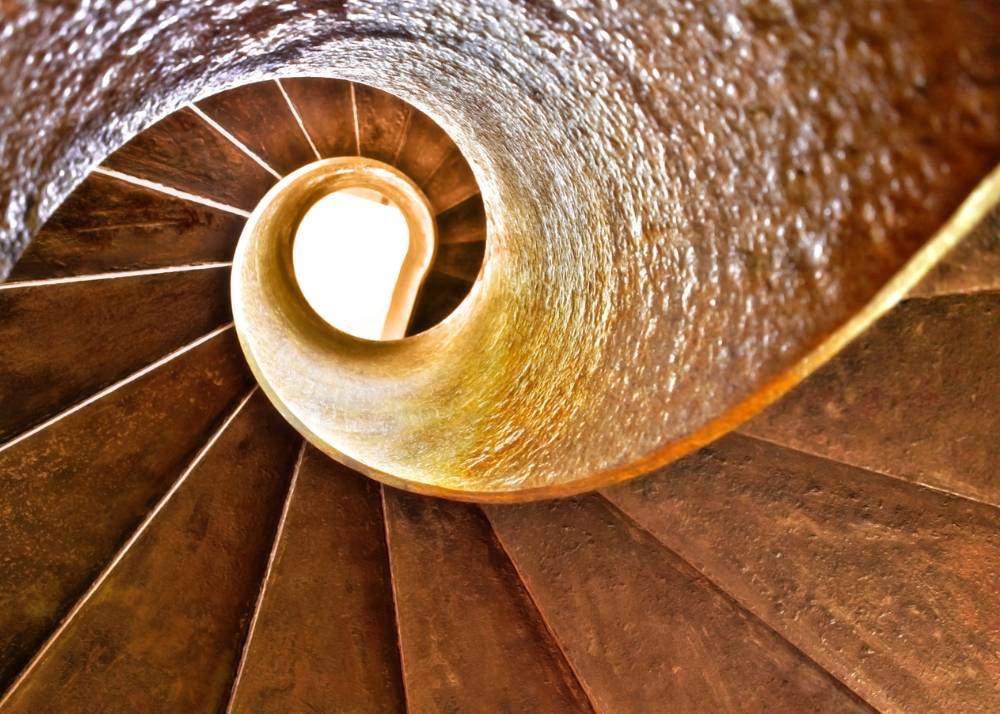 The Golden Ratio in Color Theory