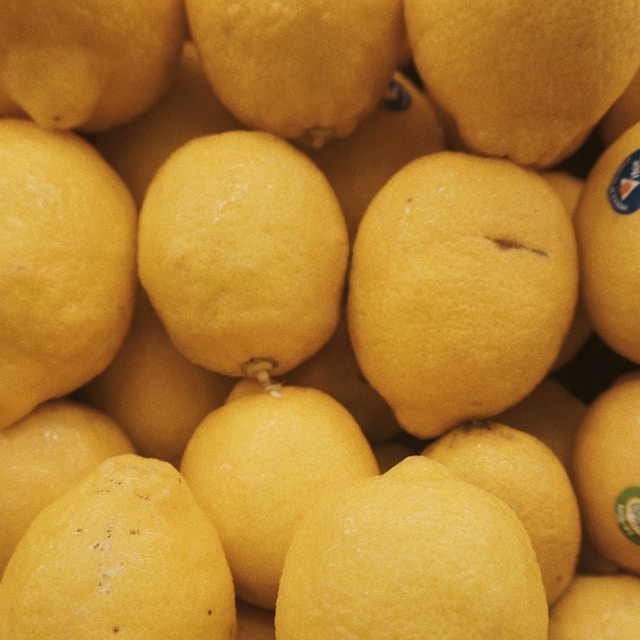 Sunshine in Citrus: The Science Behind Lemon's Yellow Hue